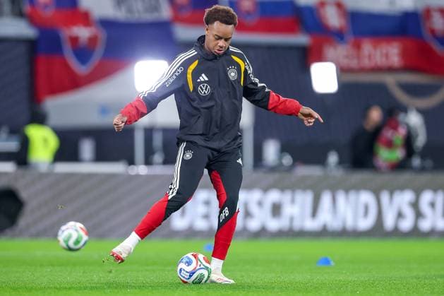 17.11.2025, Fußball, Länderspiel, WM-Qualifikation Europa, Deutschland - Slowakei, Red Bull Arena (Leipzig), 10. Spieltag, Saison 2025 2026: Forzan Assan Ouedraogo (GER 09) beim Aufwärmen Training vor dem Spiel Regulations prohibit any use of photographs as image sequences and or quasi-video. Sachsen Deutschland *** 17 11 2025, Football, International match, World Cup Qualification Europe, Germany Slovakia, Red Bull Arena Leipzig , Matchday 10, Season 2025 2026 Forzan Assan Ouedraogo GER 09 during warm-up training before the match Regulations prohibit any use of photographs as image sequences and or quasi video Sachsen Deutschland