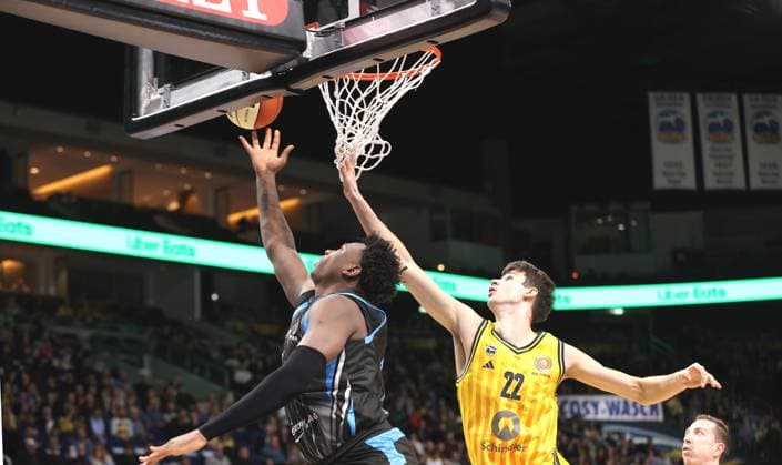 Great Osobor on the ball, Nevio Bennefeld duel Game scene Action Sport Basketball BBL Cup Mens quarter-final season 2025 2026 17 11 2025 ALBA Berlin vs Science City Jena
