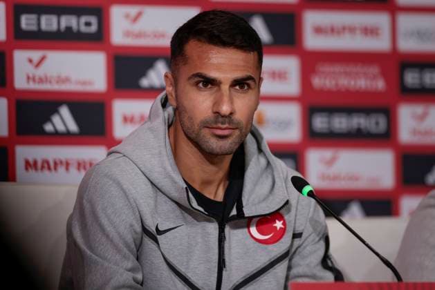 Spain V Turkiye - FIFA World Cup, WM, Weltmeisterschaft, Fussball 2026 Qualifier Zeki Celik of Turkiye attends a press conference, PK, Pressekonferenz during the FIFA World Cup 2026 Qualifier match between Spain and Turkiye at La Cartuja Stadium in Seville, Spain, on November 17, 2025. Seville Spain  Copyright: xJosexLuisxContrerasx originalFilename:joseluiscontreras-spainvtu251117_npEuJ.jpg