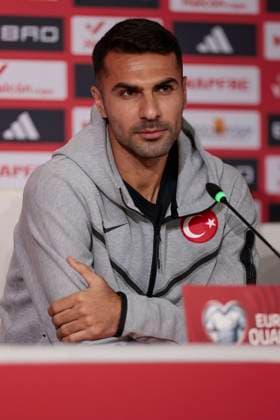 Spain V Turkiye - FIFA World Cup, WM, Weltmeisterschaft, Fussball 2026 Qualifier Zeki Celik of Turkiye attends a press conference, PK, Pressekonferenz during the FIFA World Cup 2026 Qualifier match between Spain and Turkiye at La Cartuja Stadium in Seville, Spain, on November 17, 2025. Seville Spain  Copyright: xJosexLuisxContrerasx originalFilename:joseluiscontreras-spainvtu251117_npVYU.jpg