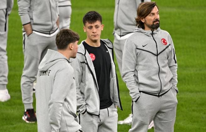 Ahead of 2026 FIFA World Cup, WM, Weltmeisterschaft, Fussball European Qualifiers match between Spain v Turkiye SEVILLA, SPAIN – NOVEMBER 17: Turkiye’s national football team player Arda Guler walks on the pitch during a light session at La Cartuja Stadium ahead of their final Group E match in the 2026 FIFA World Cup European Qualifiers against Spain, on November 17, 2025. Burak Akbulut Anadolu Sevilla Spain. Editorial use only. Please get in touch for any other usage.  Copyright: x2025xAnadoluxBurakxAkbulutx