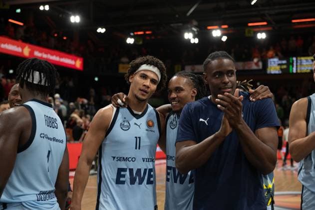 GER, Basketball, BBL Cup, Quarter-final, Rasta Vechta vs EWE Baskets Oldenburg 17 11 2025, Rasta Dome, Vechta, GER, BBL Cup, Quarter-final, Rasta Vechta vs EWE Baskets Oldenburg, in the picture Nicholas TISCHLER EWE Baskets Oldenburg 11 and James WOODARD EWE Baskets Oldenburg 10 nordphotoxgmbhx xRojahn nph00310