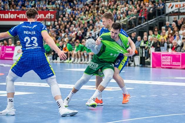 Handball Bundesliga HSG Wetzlar VfL Gummersbach, 17 11 25 Filip Vistorop HSG Wetzlar, 4 , Ole Pregler VfL Gummersbach, 23 , Ellidi Snaer Vidarsson VfL Gummersbach, 4 Handball Bundesliga HSG Wetzlar VfL Gummersbach Wetzlar, 17 11 25 Copyright: xBEAUTIFULxSPORTS Roeczeyx
