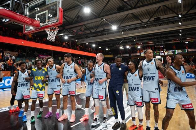 GER, Basketball, BBL Cup, Quarterfinals, Rasta Vechta vs EWE Baskets Oldenburg 17 11 2025, Rasta Dome, Vechta, GER, BBL Cup, Quarterfinals, Rasta Vechta vs EWE Baskets Oldenburg, in picture Final Four we are coming ewebasketsoldenburg nordphotoxgmbhx xRojahn nph00310