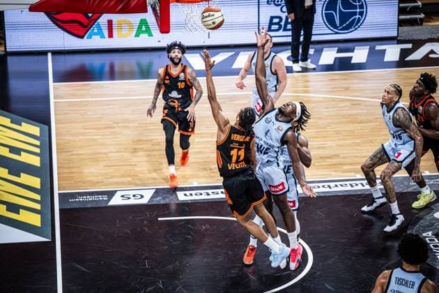 1 Basketball Bundesliga, easyCredit BBL, Season 2025 2026, Men, Cup quarter-finals, 17 11 2025, RASTA Vechta EWE Baskets Oldenburg Alonzo Verge 11 RASTA Vechta at the Korbleger Vechta RASTA Dome Niedersachsen Germany