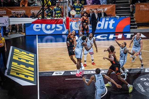 1 Basketball Bundesliga, easyCredit BBL, Season 2025 2026, Men, Cup quarter-finals, 17 11 2025, RASTA Vechta EWE Baskets Oldenburg Alonzo Verge 11 RASTA Vechta at the Korbleger Vechta RASTA Dome Niedersachsen Germany