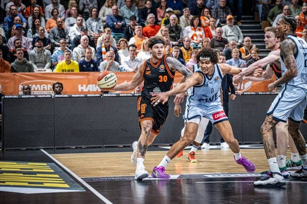 1 Basketball Bundesliga, easyCredit BBL, Season 2025 2026, Men, Cup quarter-finals, 17 11 2025, RASTA Vechta EWE Baskets Oldenburg Booker Coplin 30 RASTA Vechta in action Vechta RASTA Dome Lower Saxony Germany