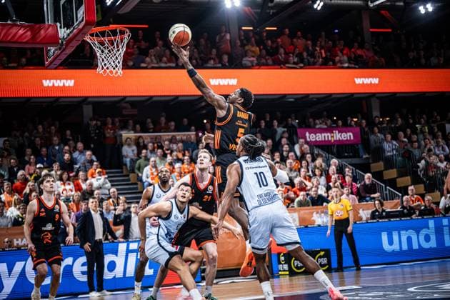 1 Basketball Bundesliga, easyCredit BBL, Season 2025 2026, Men, Cup quarter-finals, 17 11 2025, RASTA Vechta EWE Baskets Oldenburg TJ Bamba 5 RASTA Vechta at Korbleger Vechta RASTA Dome Niedersachsen Germany