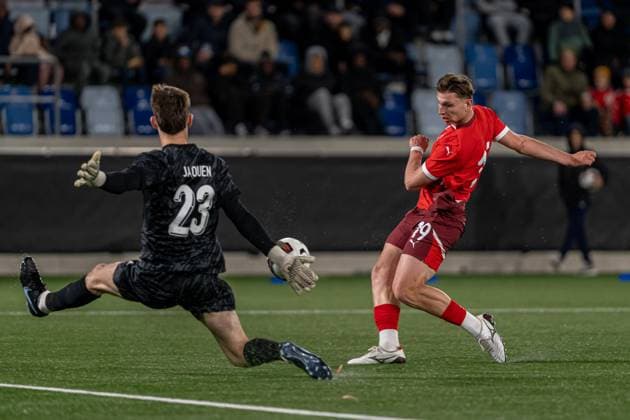 Ewen Jaouen (23 France) defending his goal against Alessandro Vogt (19 Switzerland) during the UEFA European U21, U 21 Championship qualification game between Switzerland U21 and France Espoirs at Stade de la Tuiliere in Lausanne, Switzerland. (Carla Feijoo SPP) Copyright: xCarlaxFeijoox xSPPx spp-en-CaFeSp-20251109_SPP_CarlaFeijoo-41