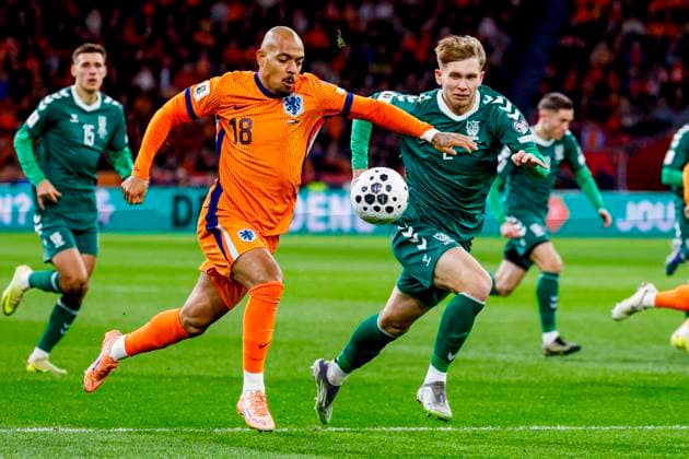 Donyell Malen of the Netherlands dribbles with the ball under pressure from Artemijus Tutyskinas of Lithuania Netherlands v Lithuania, FIFA World Cup, WM, Weltmeisterschaft, Fussball 2026 Qualifier, Netherlands v Lithuania, Johan Cruijff Arena, November 17, 2025, Amsterdam, Netherlands.