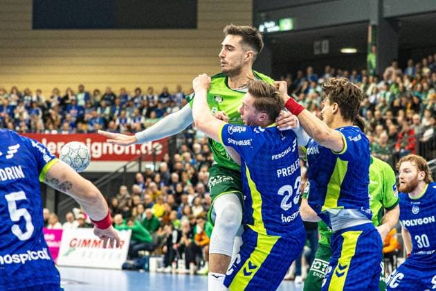 Josip Simic HSG Wetzlar, 10 m vs Kentin Mahe VfL Gummersbach, 22 , Julian Koester VfL Gummersbach, 07 GER, HSG Wetzlar vs VfL Gummersbach, Handball, 1 Bundesliga Men, Matchday 12, Season 2025 2026, 17 11 2025 GER, HSG Wetzlar vs VfL Gummersbach, Handball, 1 Bundesliga Men, Matchday 12, Season 2025 2026, 17 11 2025 Wetzlar Copyright: xEibner-Pressefoto GerhardxWingenx EP_GWR