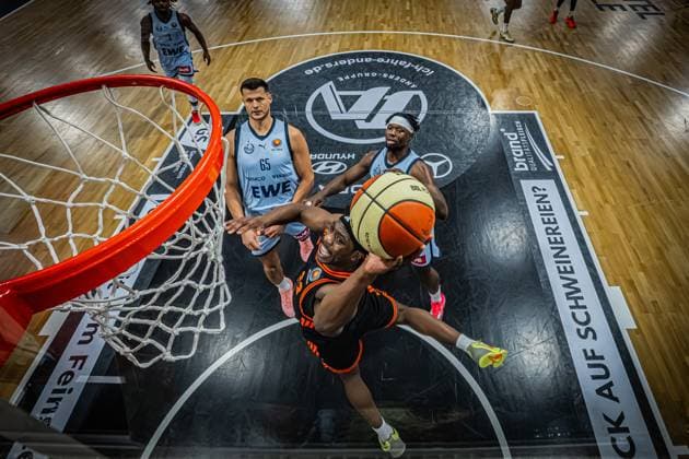 1 Basketball Bundesliga, easyCredit BBL, Season 2025 2026, Men, Cup quarter-finals, 17 11 2025, RASTA Vechta EWE Baskets Oldenburg Malcolm Dandridge 23 RASTA Vechta at the Korbleger Vechta RASTA Dome Niedersachsen Germany