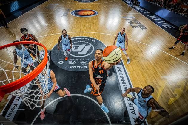 1 Basketball Bundesliga, easyCredit BBL, Season 2025 2026, Men, Cup quarter-finals, 17 11 2025, RASTA Vechta EWE Baskets Oldenburg Alonzo Verge 11 RASTA Vechta at the Korbleger Vechta RASTA Dome Niedersachsen Germany