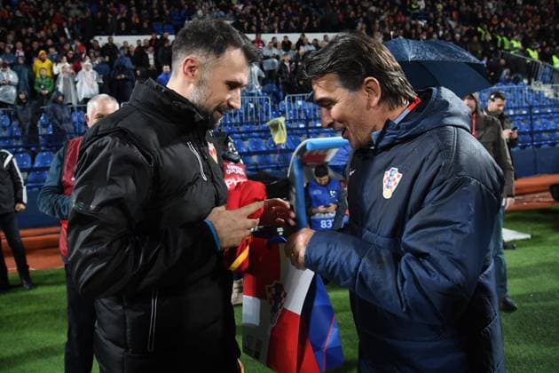Podgorica, Montenegro, 171125. City Stadium. Football match of the 10th round of Group L of the European qualifiers for the FIFA World Cup, WM, Weltmeisterschaft, Fussball 2026, Montenegro - Croatia. In the photo: Mirko Vucinic, Zlatko Dalic. Photo: Tom Dubravec CROPIX Split CROATIA Copyright: xxTomxDubravecx crna_gora_hrvatska12-171125