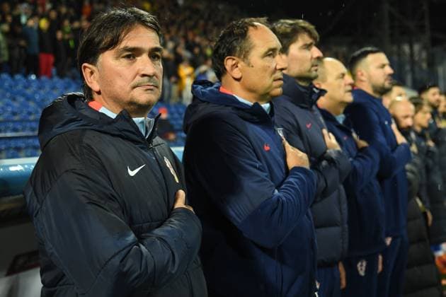 Podgorica, Montenegro, 171125. City Stadium. Football match of the 10th round of Group L of the European qualifiers for the FIFA World Cup, WM, Weltmeisterschaft, Fussball 2026, Montenegro - Croatia. In the photo: Zlatko Dalic, Drazen Ladic. Photo: Tom Dubravec CROPIX Split CROATIA Copyright: xxTomxDubravecx crna_gora_hrvatska7-171125