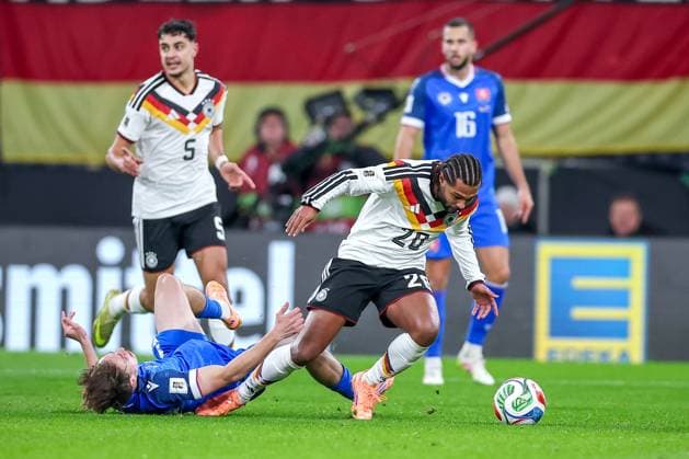 17 11 2025, Football, International match, World Cup Qualification Europe, Germany Slovakia, Red Bull Arena Leipzig , Matchday 10, Season 2025 2026 xs07 in duel against Serge Gnabry GER 20 Regulations prohibit any use of photographs as image sequences and or quasi video Sachsen Deutschland