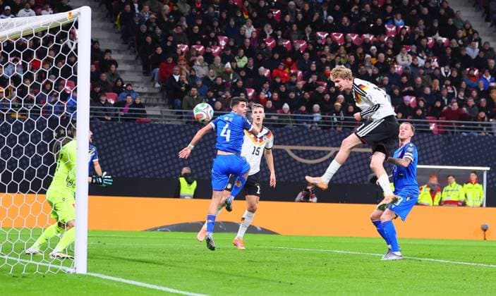 Germany Slovakia World Cup Qualification Leipzig, 17 11 2025, Red Bull Arena, Soccer, World Cup Qualification , BR Germany DEU vs Slovakia SVK , Goal for Germany to 1 0 In the picture scorer Nick Woltemade 2 v r , 11, DEU scores with a header against goalkeeper Martin Dubravka SVK , Picture Point
