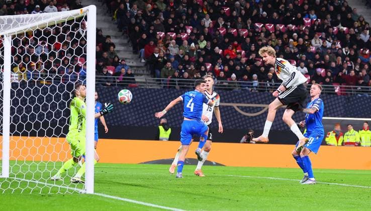 Germany Slovakia World Cup Qualification Leipzig, 17 11 2025, Red Bull Arena, Soccer, World Cup Qualification , BR Germany DEU vs Slovakia SVK , Goal for Germany to 1 0 In the picture scorer Nick Woltemade 2 v r , 11, DEU scores with a header against goalkeeper Martin Dubravka SVK , Picture Point