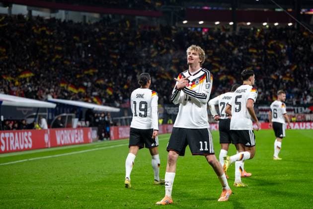 Nick Woltemade Germany, 11 celebrates the goal for 1 0, behind him Leroy Sane Germany, 19 , Aleksandar Pavlovic Germany, 05 , GER, Germany vs Slovakia, Football, Men, World Cup Qualification Europe, Matchday 6, Season 2025 2026, 17 11 2025 GER, Germany vs Slovakia, Football, Men, World Cup Qualification Europe, Matchday 6, Season 2025 2026, 17 11 2025 Leipzig Copyright: xEibner-Pressefoto Memmlerx EP_MMR