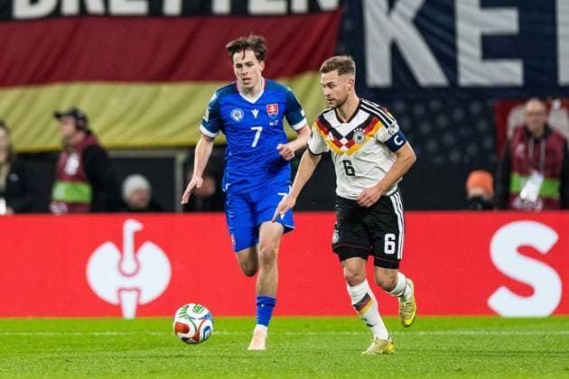 FIFA World Cup UEFA Qualifiers Germany Slovakia 17 11 2025 duel Leo Sauer Slovakia, 7 , Joshua Kimmich Germany, 6 FIFA World Cup UEFA Qualifiers Germany Slovakia Leipzig, Red Bull Arena, 17 11 2025 Copyright: xBEAUTIFULxSPORTS Wunderlx
