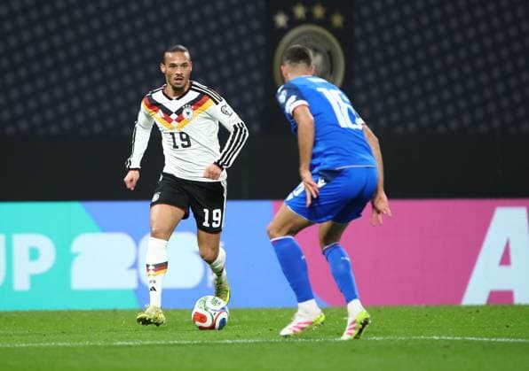 17 11 2025, xtgx, Football World Cup Qualification 2026, Germany Slovakia v l Leroy Sane Deutsche Fussball Nationalmannschaft DFB , David Hancko Slovakia DFL DFB REGULATIONS PROHIBIT ANY USE OF PHOTOGRAPHS as IMAGE SEQUENCES and or QUASI VIDEO Leipzig
