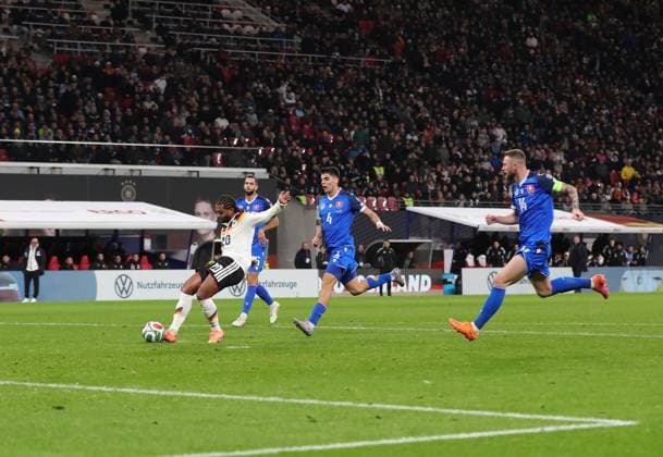 17 11 2025, xtgx, Football World Cup Qualification 2026, Germany Slovakia v l Serge Gnabry Deutsche Fussball Nationalmannschaft DFB , Adam Obert Slovakia , Milan Skriniar Slovakia Goal scored, scored the goal to 2 0 DFL DFB REGULATIONS PROHIBIT ANY USE OF PHOTOGRAPHS as IMAGE SEQUENCES and or QUASI VIDEO Leipzig