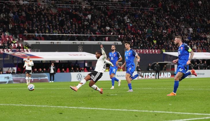 17 11 2025, xtgx, Football World Cup Qualification 2026, Germany Slovakia v l Serge Gnabry Deutsche Fussball Nationalmannschaft DFB , Adam Obert Slovakia , Milan Skriniar Slovakia Goal scored, scored the goal to 2 0 DFL DFB REGULATIONS PROHIBIT ANY USE OF PHOTOGRAPHS as IMAGE SEQUENCES and or QUASI VIDEO Leipzig