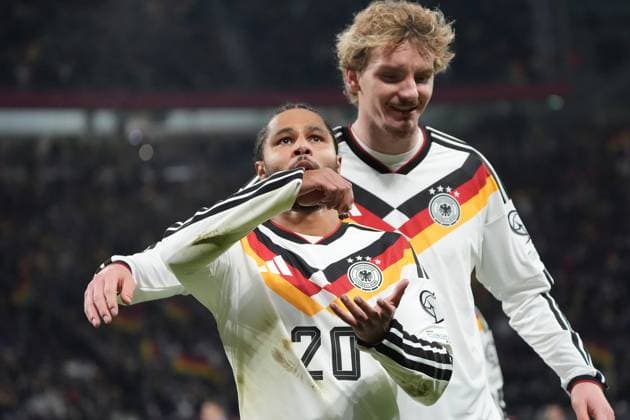 celebrate the goal, signature goal celebration to 2 0 Serge Gnabry Germany Germany with Nick Woltemade Germany Germany Leipzig 17 11 2025 Germany vs Slovakia, World Cup Qualification, Matchday 6