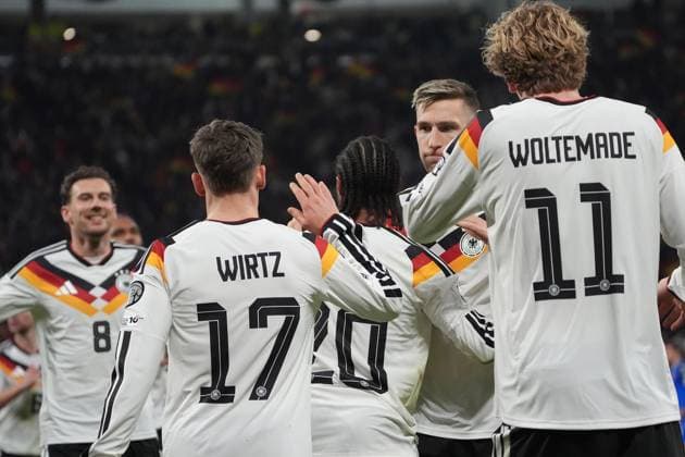 celebrate the goal, signature goal celebration to 2 0 Serge Gnabry Germany Germany with Nick Woltemade Germany Germany , Nico Schlotterbeck Germany Germany Germany , Florian Wirtz Germany Germany Leipzig 17 11 2025 Germany vs Slovakia, World Cup Qualification, Matchday 6