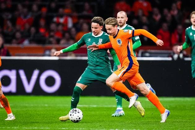 World Cup qualification: The Netherlands v Lithuania Amsterdam - Tomas Kalinauskas of Lithuania, Frenkie de Jong of The Netherlands during the qualification match for the World Cup 2026. The match is set between The Netherlands and Lithuania at Johan Cruyff Arena on 17 November 2025 in Amsterdam, The Netherlands. (VK Sportphoto Yannick Verhoeven) Copyright: xYannickxVerhoevenx