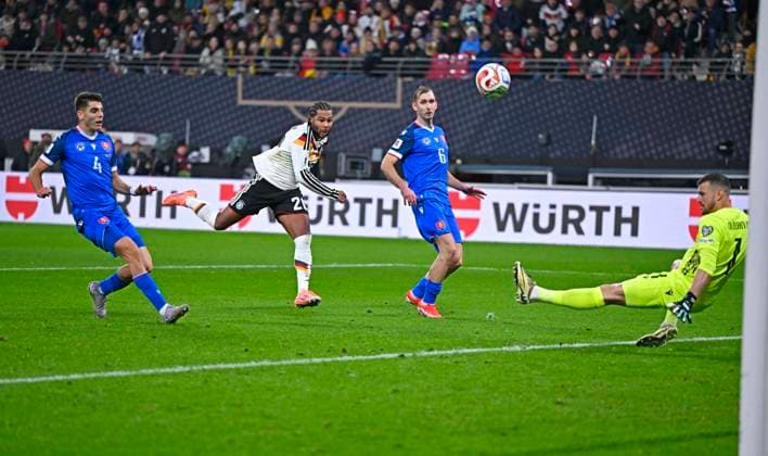 17 11 2025, Football World Cup Qualification Europe 2025 26, Matchday 10, Germany Slovakia, at Red Bull Arena Leipzig Germany Serge Gnabry Germany vs Towart Martin Dubravka Slovakia