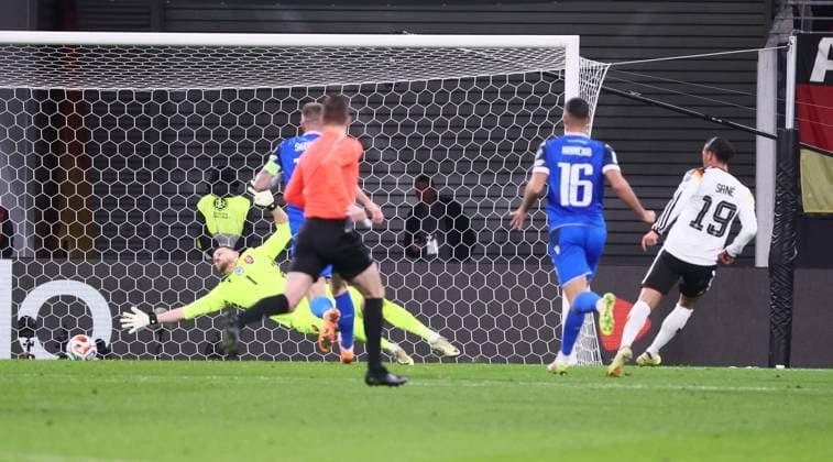 Leipzig, 17 11 2025, Red Bull Arena, Soccer, World Cup Qualification , BR Germany vs Slovakia , In the picture Goal for Germany Leroy Sane 19, DEU scores to 3 0 , Picture Point