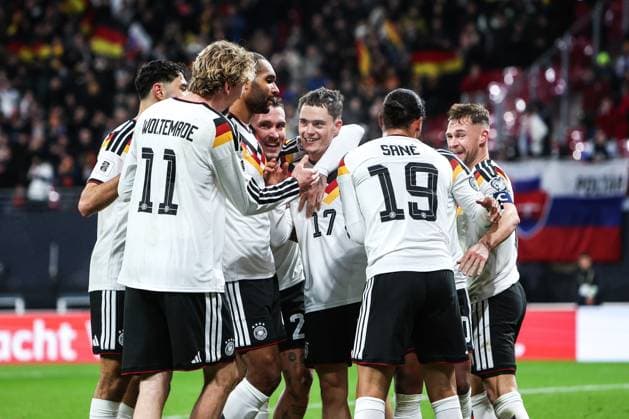 Sport, Football, UEFA European Qualifiers World Cup Qualifiers Europe Group A 10 Matchday Germany Slovakia 17 11 2025, Red Bull Arena Goal celebration Germany after the goal to 4 0 druch Leroy Sane Germany, 19 the players are happy Leipzig Red Bull Arena Saxony Germany