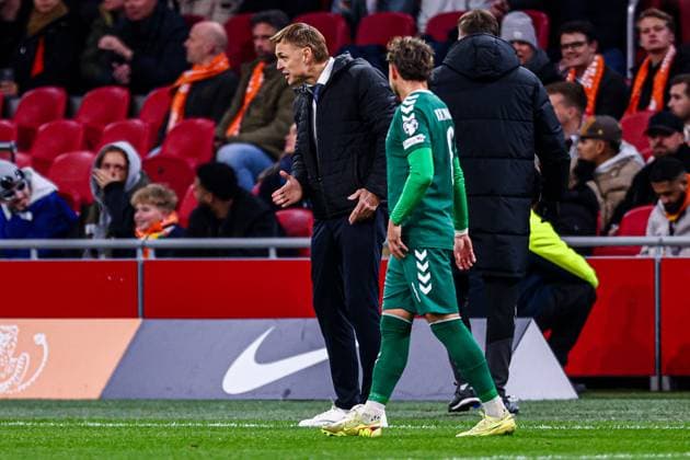 2025-11-17 Netherlands v Lithuania - UEFA World Cup Qualification match AMSTERDAM, NETHERLANDS - NOVEMBER 17: Head Coach Edgaras Jankauskas of Lithuania coaching during the UEFA World Cup Qualification match match between Netherlands and Lithuania at Johan Cruijff ArenA on November 17, 2025 in Amsterdam, Netherlands. Amsterdam Johan Cruijff ArenA Netherlands Content not available for redistribution in The Netherlands directly or indirectly through any third parties. Copyright: xPieterxvanxderxWoudex