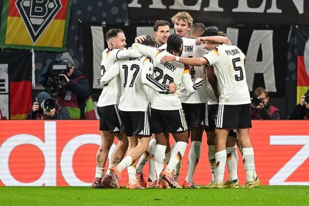 17 11 2025, Soccer match, World Cup Qualification, Group A, Season 2025 2026, Germany Slovakia at the Red Bull Arena in Leipzig The German players celebrate the goal to 3 0 by Leroy Sane National team Germany, 19 Important note According to the guidelines of FIFA and UEFA, it is prohibited to use or have used photographs taken in the stadium and or of the match in the form of sequential images and or video-like photo series Photo Kirchner Media TH Copyright: xKirchner-Media THx