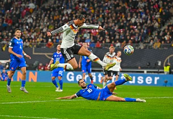 17 11 2025, Football World Cup Qualification Europe 2025 26, Matchday 10, Germany Slovakia, at Red Bull Arena Leipzig Germany Leroy Sane Germany scores here to 4 0 David Hancko Slovakia