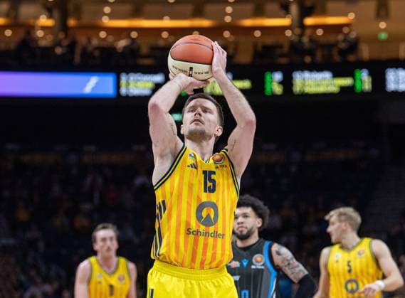 Basketball, Men, Season 2025 2026, BBL Cup Quarterfinals , Alba Berlin Science City Jena, Martin Hermannsson Alba , 17 11 2025, Copyright: xSebastianxRäppold MatthiasxKochx