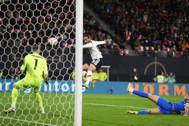 17 11 2025, xtgx, Football World Cup Qualification 2026, Germany Slovakia v l Martin Dubravka Slovakia , Leroy Sane German Football National Team DFB Goal scored, scored the goal to 4 0 DFL DFB REGULATIONS PROHIBIT ANY USE OF PHOTOGRAPHS as IMAGE SEQUENCES and or QUASI VIDEO Leipzig