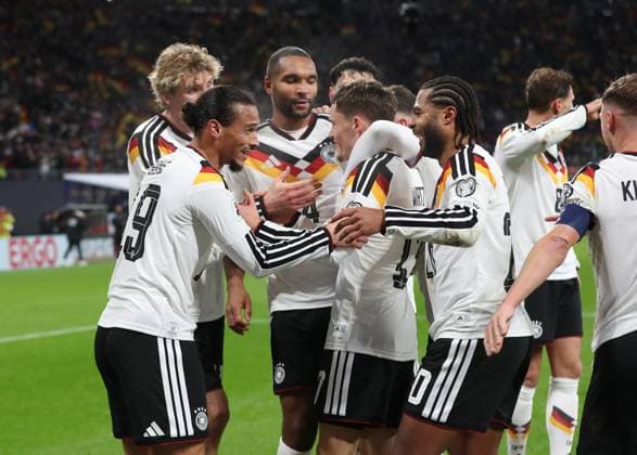 17 11 2025, xtgx, Football World Cup Qualification 2026, Germany Slovakia v l Martin Dubravka Slovakia , Leroy Sane Deutsche Fussball Nationalmannschaft DFB celebrate the goal, Der Torjubel zum 4 0 DFL DFB REGULATIONS PROHIBIT ANY USE OF PHOTOGRAPHS as IMAGE SEQUENCES and or QUASI VIDEO Leipzig