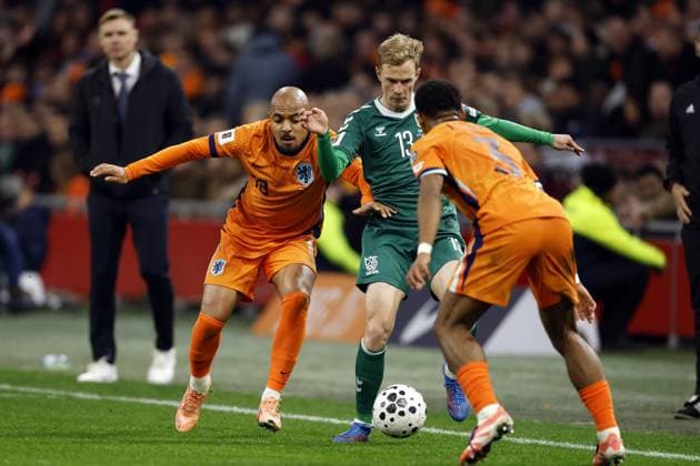 AMSTERDAM (l-r) Donyell Malen of the Netherlands, Justas Lasickas of Lithuania, Jurrien Timber of the Netherlands during the World Cup qualifying match between the Netherlands and Lithuania at the Johan Cruijff ArenA on November 17, 2025, in Amsterdam, Netherlands. ANP MAURICE VAN STEEN FIFA 2026 World Cup Qualifier 2025-2026 xVIxANPxSportx xxANPxIVx 542369235 originalFilename: 542369235.jpg