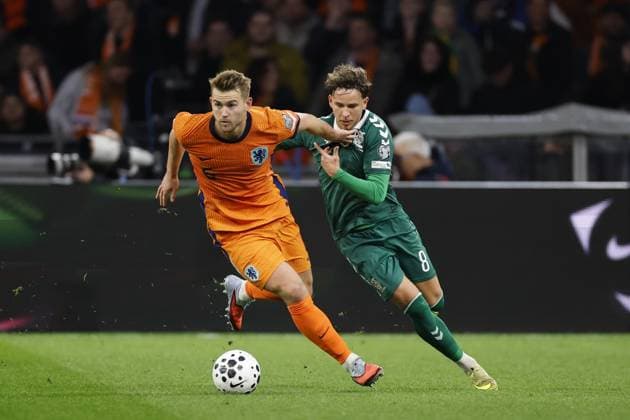 AMSTERDAM (l-r) Matthijs de Ligt of the Netherlands, Tomas Kalinauskas of Lithuania during the World Cup qualifying match between the Netherlands and Lithuania at the Johan Cruijff ArenA on November 17, 2025, in Amsterdam, Netherlands. ANP MAURICE VAN STEEN FIFA 2026 World Cup Qualifier 2025-2026 xVIxANPxSportx xxANPxIVx 542369565 originalFilename: 542369565.jpg