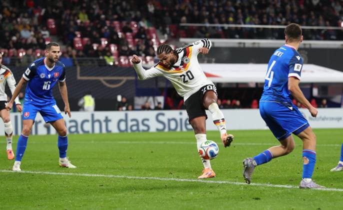 17 11 2025, xtgx, Football World Cup Qualification 2026, Germany Slovakia v l Serge Gnabry Deutsche Fussball Nationalmannschaft DFB , Adam Obert Slovakia DFL DFB REGULATIONS PROHIBIT ANY USE OF PHOTOGRAPHS as IMAGE SEQUENCES and or QUASI VIDEO Leipzig
