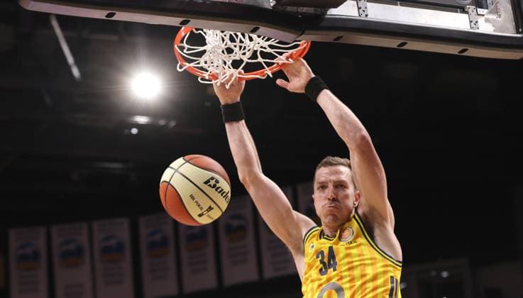 Justin Bean dunking action upper body Sport Basketball BBL Cup Mens Quarterfinals Season 2025 2026 17 11 2025 ALBA Berlin vs Science City Jena