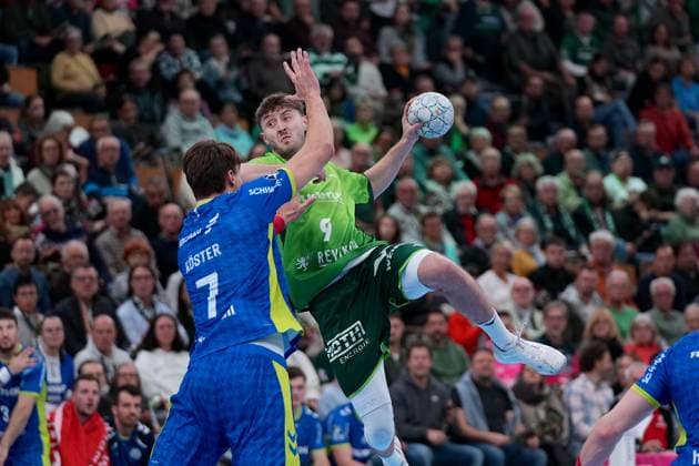 Niklas Theiß ( 9 Wetzlar ) Julian Koester ( 7 Gummersbach ) during the Daikin Handball-Bundesliga match between HSG Wetzlar and VfL Gummersbach at Buderus Arena Wetzlar. Copyright: xJuliaxKneisslx xSPPx Sportspressphoto_SPR63466