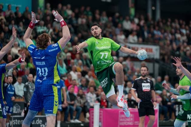 Stefan Cavor ( 77 Wetzlar ) Tom Kiesler ( 30 Gummersbach ) during the Daikin Handball-Bundesliga match between HSG Wetzlar and VfL Gummersbach at Buderus Arena Wetzlar. Copyright: xJuliaxKneisslx xSPPx Sportspressphoto_SPR63474