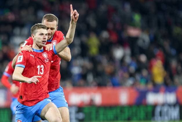 17.11.2025, Olomouc Pilka nozna Eliminacje Mistrzostw Swiata 2026 mecz 8 : Czechy - Gibraltar - Football 2026 FIFA World Cup, WM, Weltmeisterschaft, Fussball qualifiers round Match 8 : Czech Republic - Gibraltar Nz. David Doudera Tomas Soucek Fot. Michal Chwieduk Arena Akcji NEWSPIX.PL --- newspix.pl 
