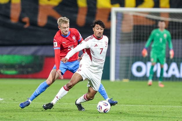 17.11.2025, Olomouc Pilka nozna Eliminacje Mistrzostw Swiata 2026 mecz 8 : Czechy - Gibraltar - Football 2026 FIFA World Cup, WM, Weltmeisterschaft, Fussball qualifiers round Match 8 : Czech Republic - Gibraltar Nz. Jaroslav Zeleny Jaiden Bartolo Fot. Michal Chwieduk Arena Akcji NEWSPIX.PL --- newspix.pl 