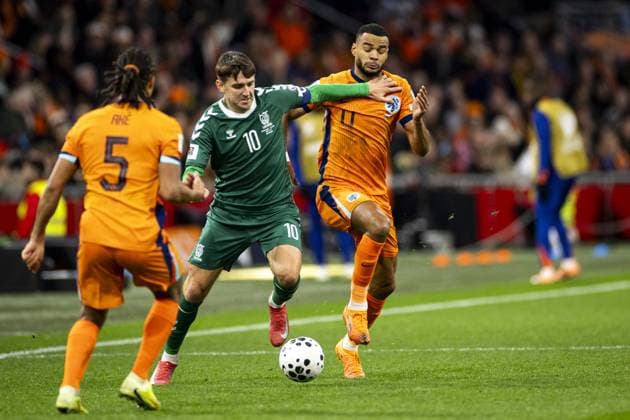 AMSTERDAM (l-r) Fedor Cernych of Lithuania, Cody Gakpo of the Netherlands during the World Cup qualifying match between the Netherlands and Lithuania at the Johan Cruijff ArenA on November 17, 2025, in Amsterdam, Netherlands. ANP KOEN VAN WEEL FIFA 2026 World Cup Qualifier 2025-2026 xVIxANPxSportx xxANPxIVx 542371239 originalFilename: 542371239.jpg
