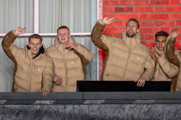 Folk festival after World Cup qualification Oslo 20251117 The Norwegian men s national football team greets the people from the balcony of the City Hall in Oslo after the victory in the World Cup qualifying match in football between Norway and Italy at San Siro Photo Heiko Junge NTB Oslo Norway EDITORIAL USE ONLY RESTRICTED USE FOR BETTING COMPANIES  Copyright: xHeikoxJungex xNTBx