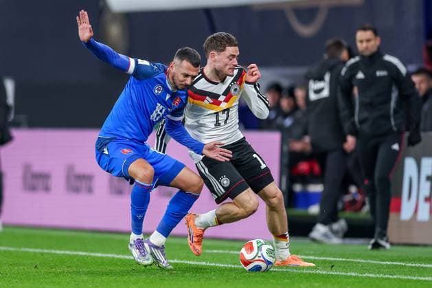 17 11 2025, Football, International match, World Cup Qualification Europe, Germany Slovakia, Red Bull Arena Leipzig , Matchday 10, Season 2025 2026 Ivan Schranz SLK 18 in duel against Florian Wirtz GER 17 Regulations prohibit any use of photographs as image sequences and or quasi video Sachsen Deutschland